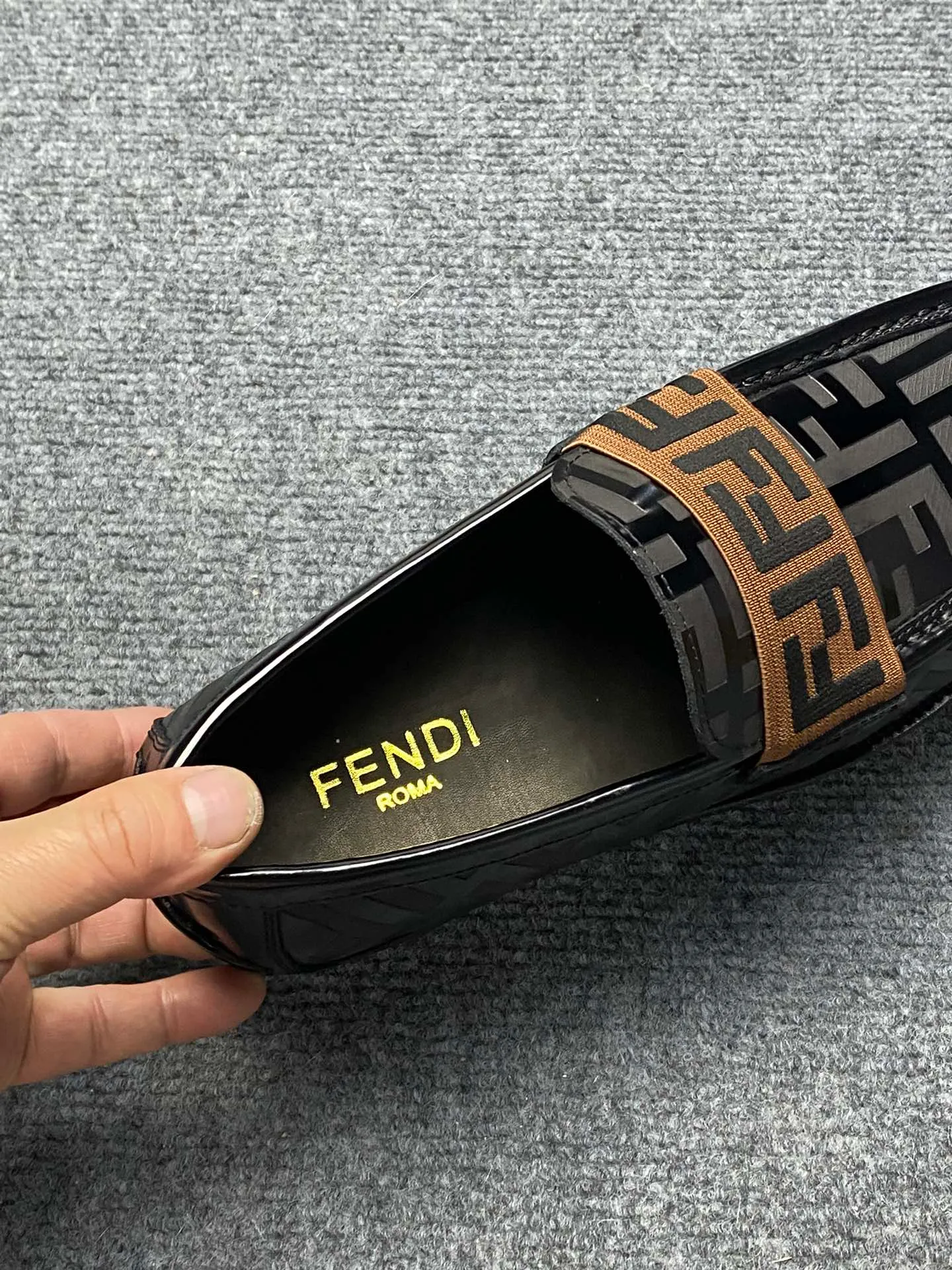 Factory price 960FENDI Fendi men's breathable and comfortable leather shoes. Original development. The leather outsole is made of leather. Counters copy one to one. Imported counter cowhide. Imported water dyes cattle. 38 to 44. (45.46. can be ordered. 47.